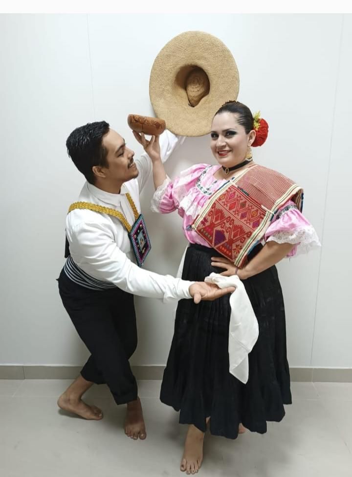 Vestimenta Tradicional de Tondero y Marinera y Presentación escénica